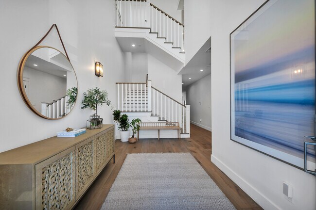 Building Photo - 508 S Juanita Ave