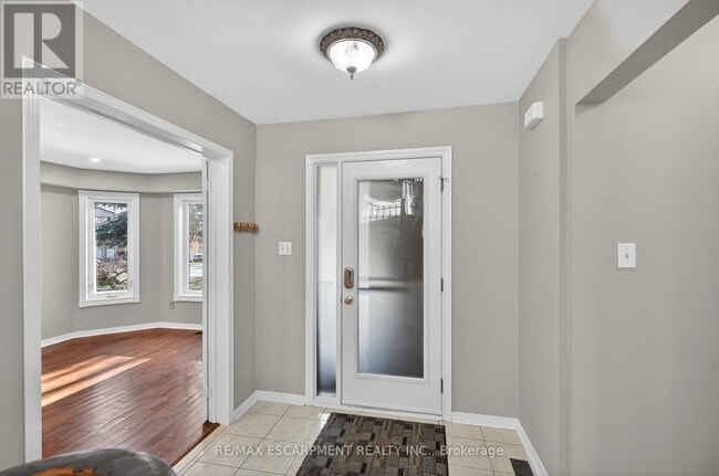 Building Photo - 53 Laurendale Ave