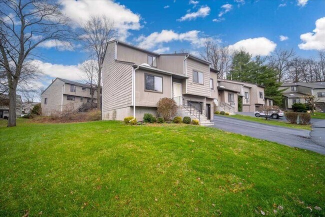 Building Photo - 10 Spruce Ct