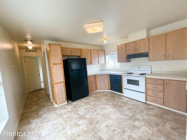 Building Photo - 2 br, 2 bath House - 6613 2nd St