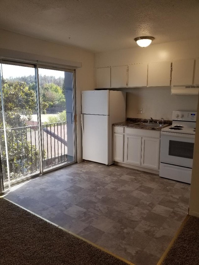 4660 Westside Rd Unit 206, Redding, CA 96001 Room for Rent in Redding