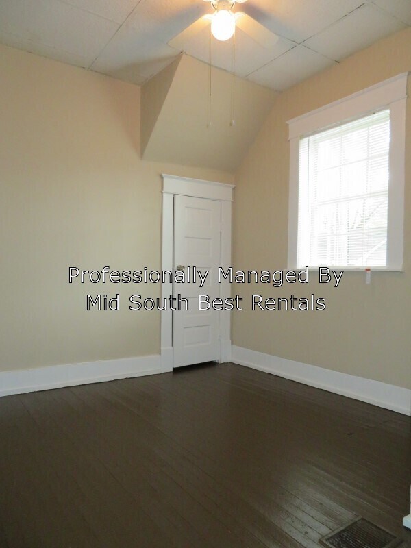 Building Photo - 28 N McNeil St