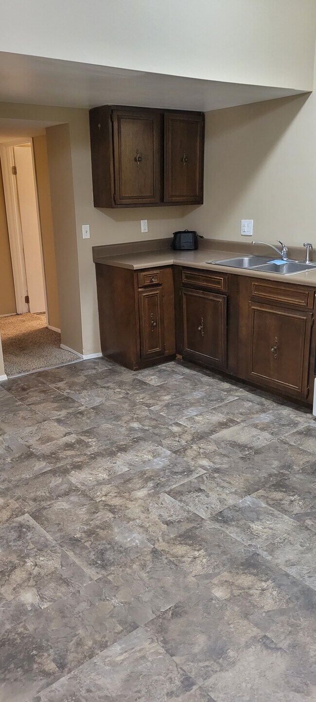 kitchen - 619 N 5th St