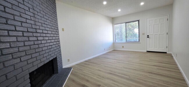 Foto del edificio - 9628-9628 Bradhugh Ct