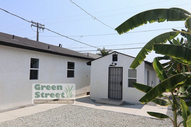 Foto del edificio - 3851 Menlo Ave