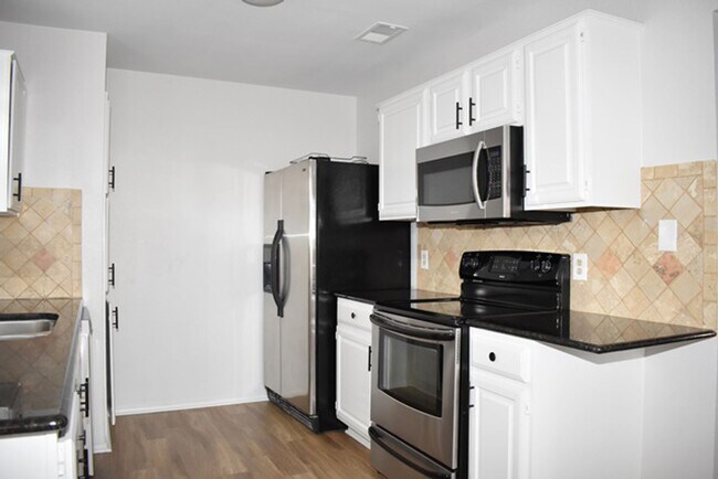 Foto del edificio - 6912 Brookdale Dr