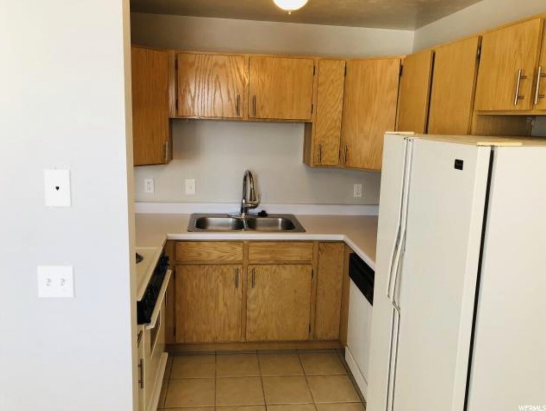 Primary Photo - 1557 W 200 S