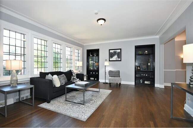 Foto del edificio - 5463 Wilkins Ave