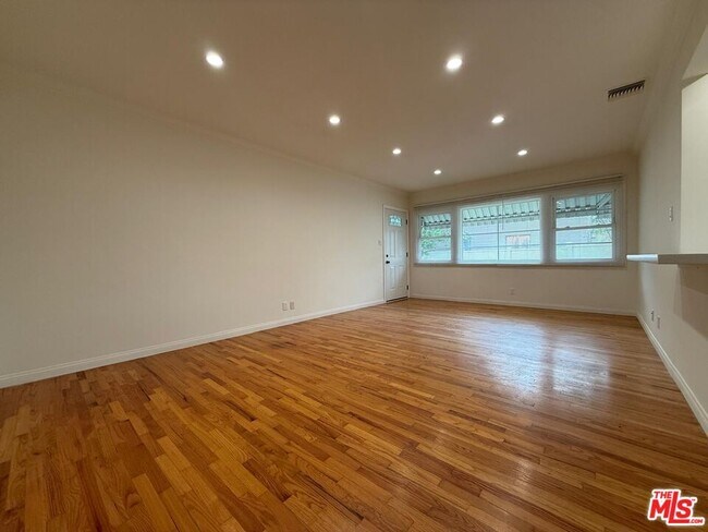 Foto del edificio - 1025 W Clark Ave