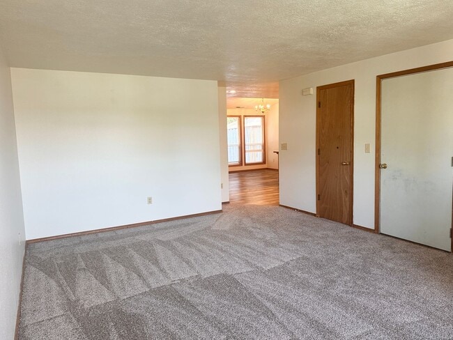 Building Photo - 2538 NE Norton Ct