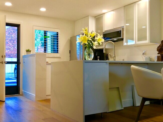Kitchen 3 - 391 Airport Ave E