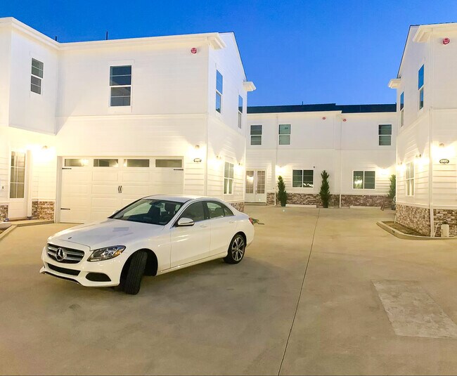 Foto del edificio - 4225 Ince Blvd