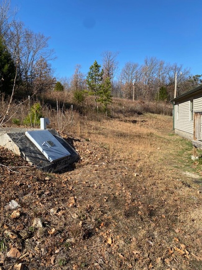 Building Photo - COUNTRY LIVING! 3 BEDROOM 2 BATH IN SENECA...