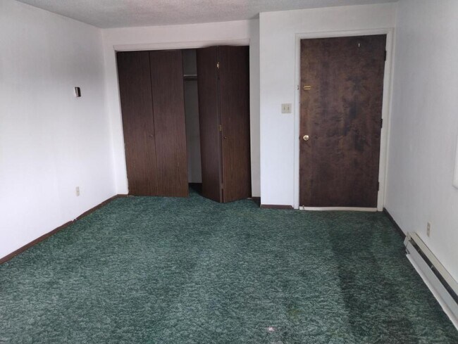 Foto del edificio - 87 Woodland Rd