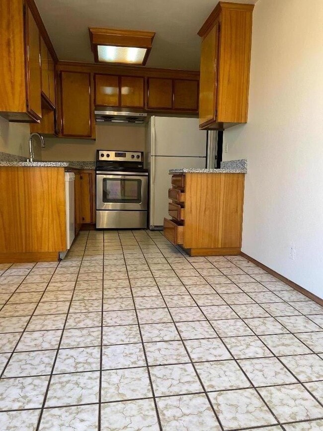 Building Photo - 8063 Park Villa Cir