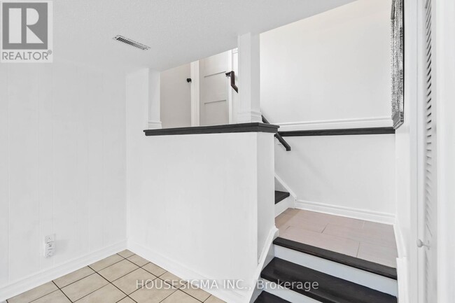 Building Photo - 2526 Thorn Lodge Dr