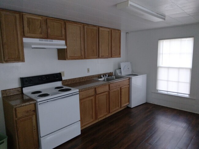 Building Photo - 7 Bank St