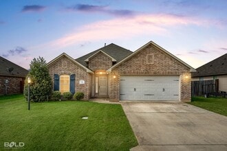 Building Photo - 709 Bianca St Building Photo - 709 Bianca St