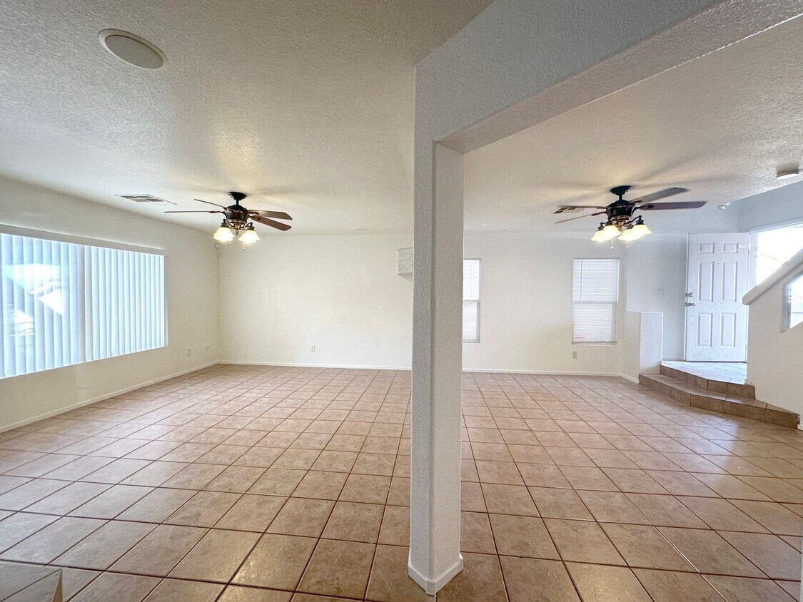Foto principal - Beautiful SW Las Vegas Home. 3 beds plus l...