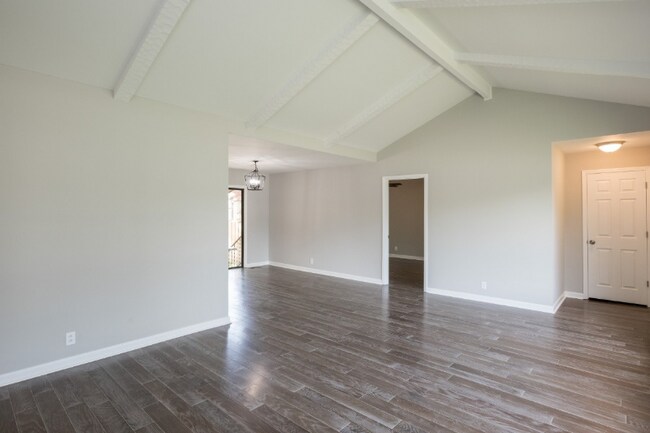 Foto del edificio - 815 Bellevue Rd