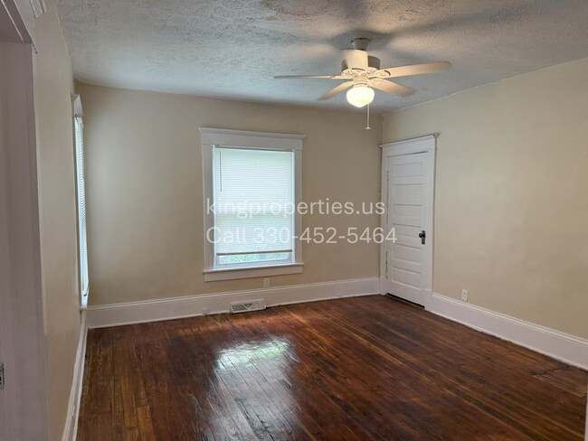 Foto del edificio - 713 Greenfield Ave SW