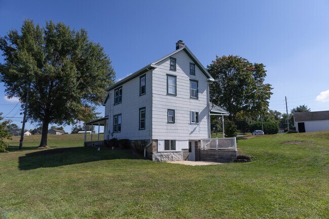 Foto del edificio - 1049 Reading Rd