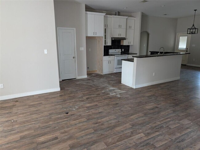 Foto del edificio - 16138 Maladi Dr