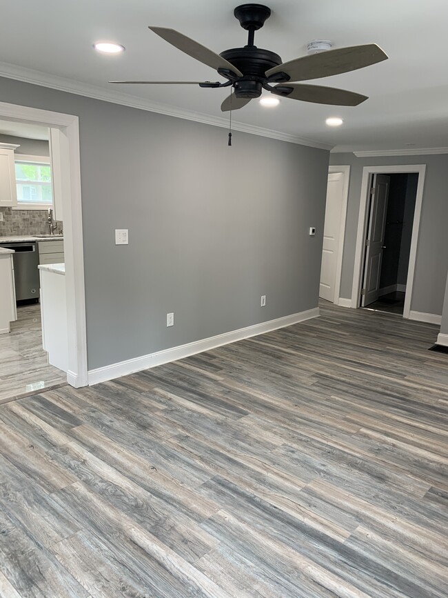 Building Photo - 206 S Maple Ave