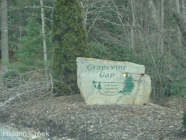 Foto del edificio - 3 br, 2.5 bath House - 422 Wolf Den Lane