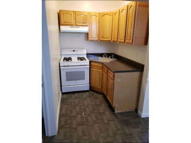Building Photo - 3542 Eastchester Rd