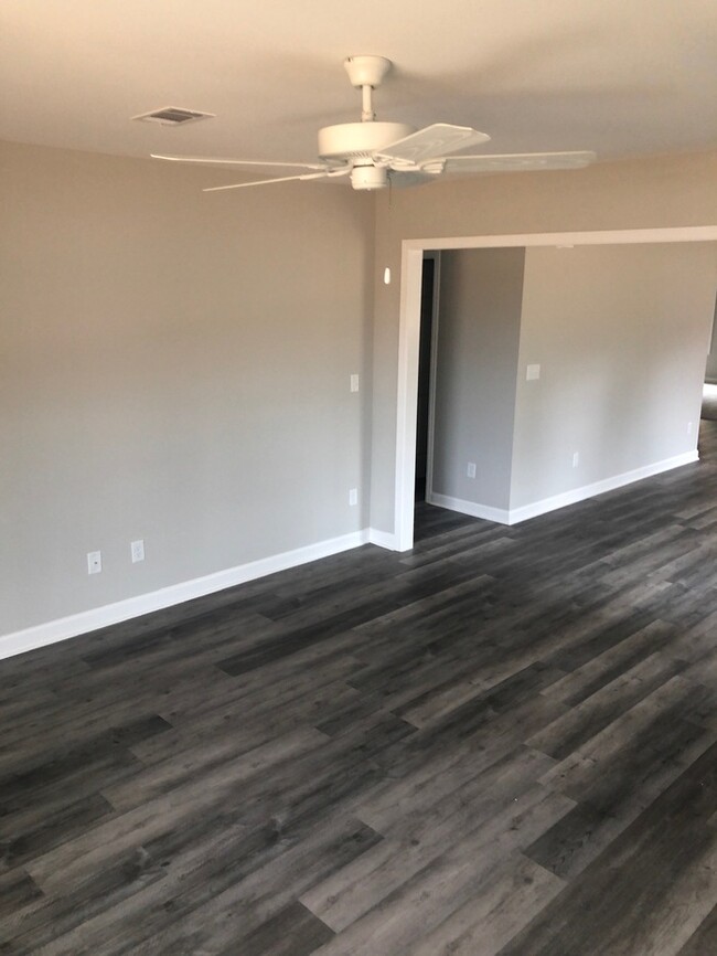Building Photo - FIRST MONTHS RENT FREE!