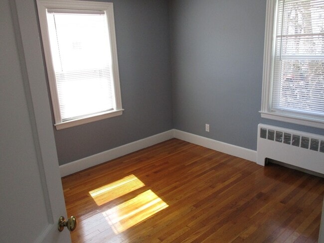 Building Photo - 12 Waverley St