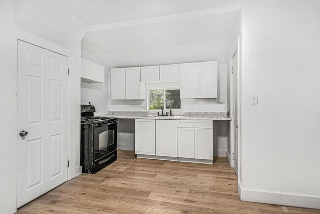 Photo - 517 Regent St House