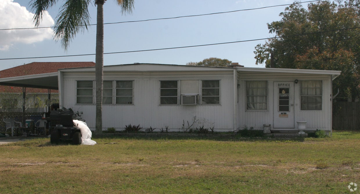 Green Meadows Mobile Home Park Apartments in Largo, FL