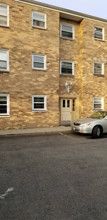 Foto principal - 163 Cromwell Ave