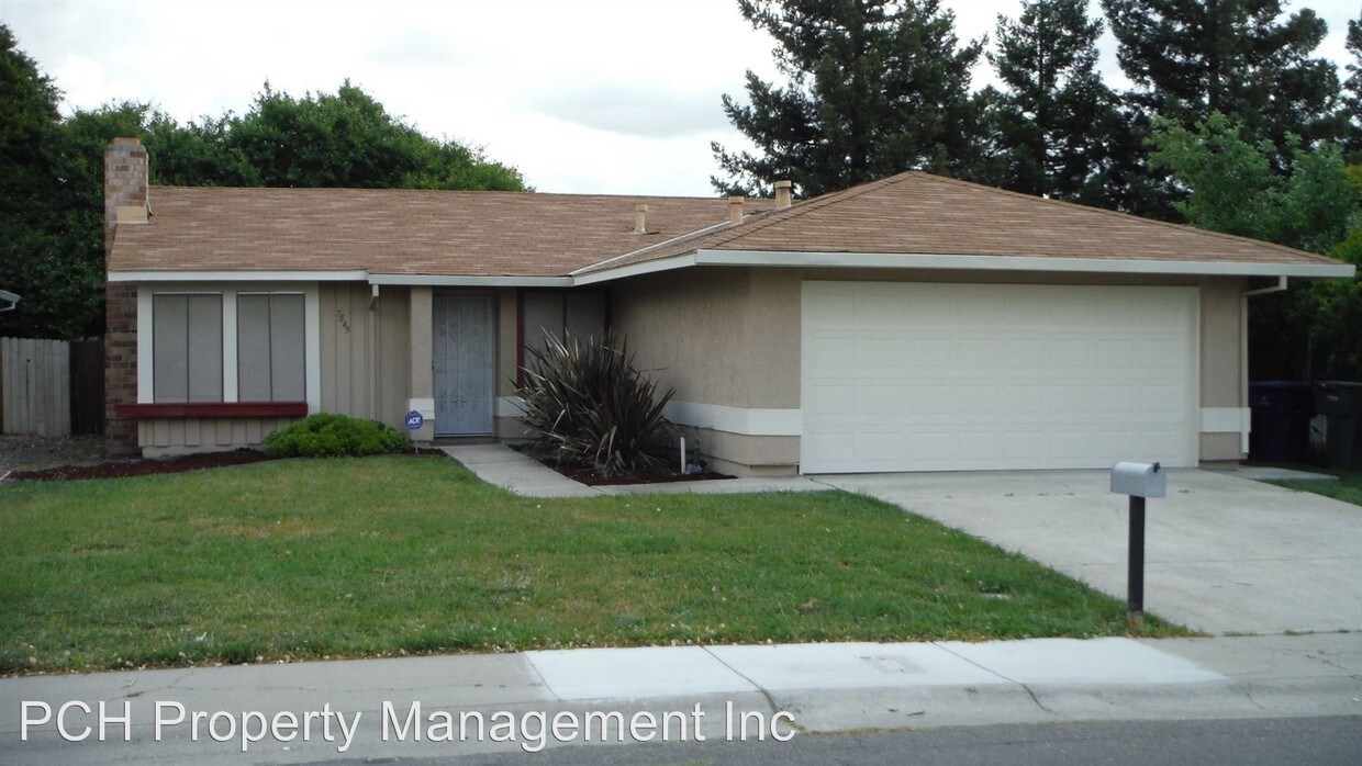 Foto principal - 7845 Deerglen Way