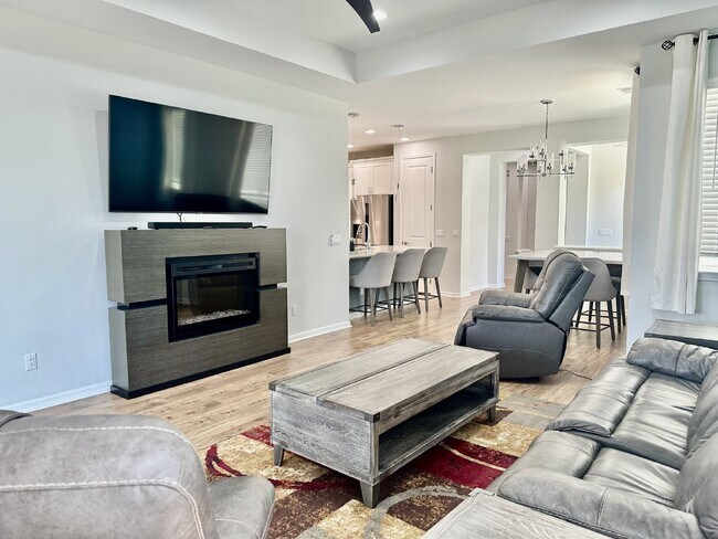 Building Photo - Beautiful Fully Furnished Two Bedroom Home...