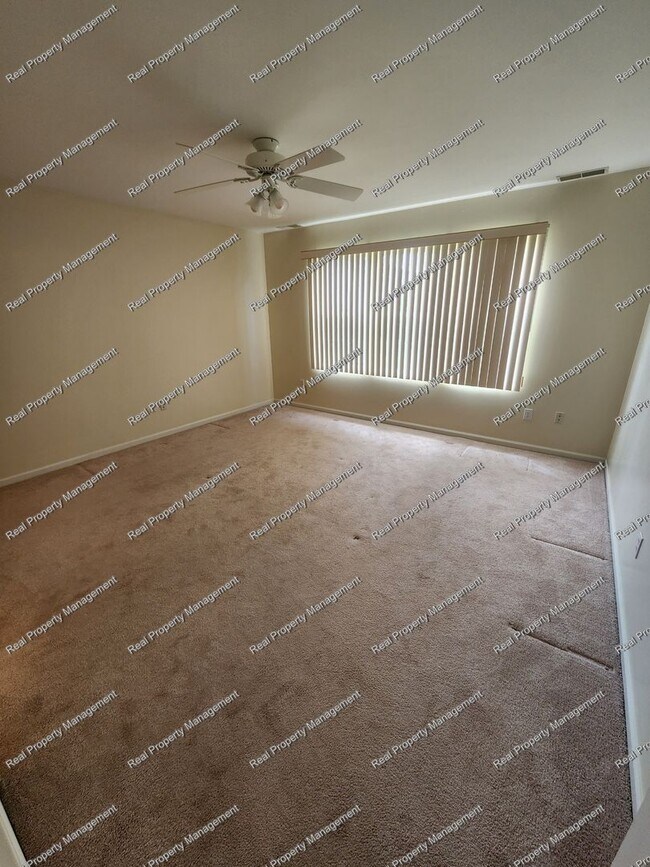Foto del edificio - Three Bedroom Duplex