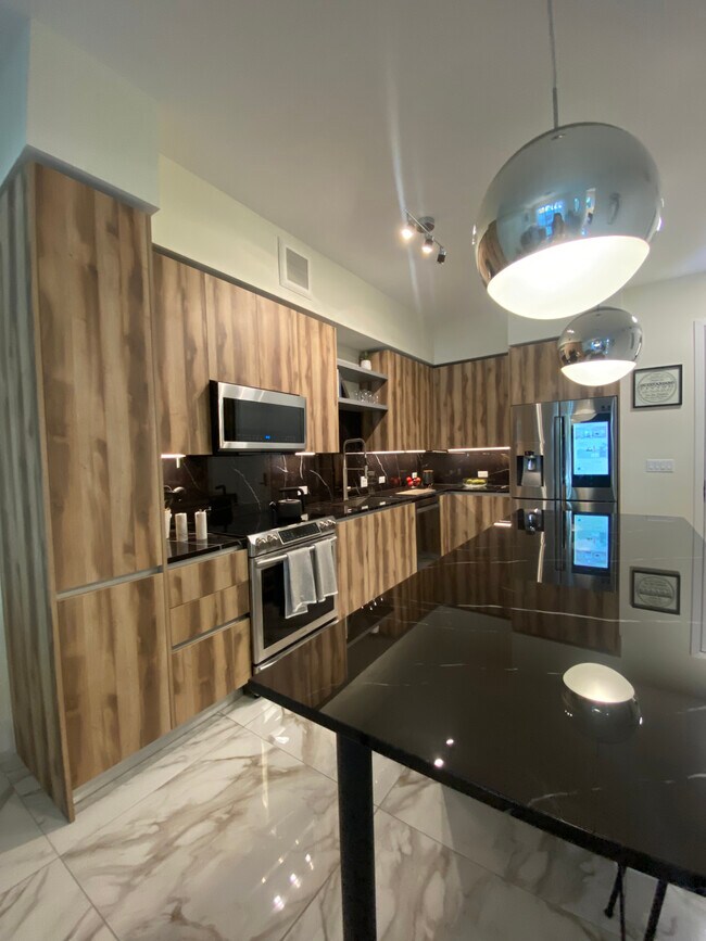 Foto del edificio - 242 NE 27th St