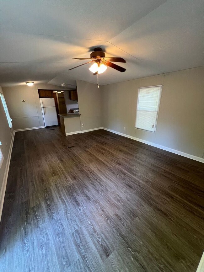 Building Photo - READY NOW!!! 3 bed 2 bath mobile home!