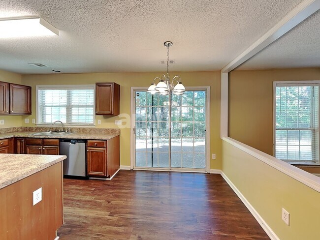 Foto del edificio - 3472 Chastain Glen Ln NE