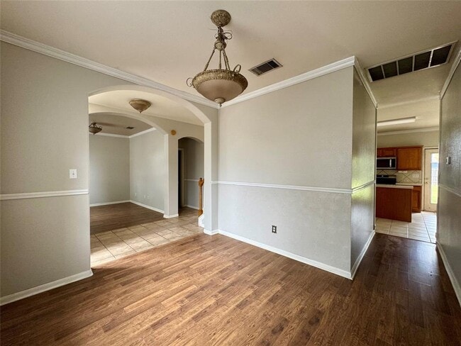 Building Photo - 701 Ranier Ln