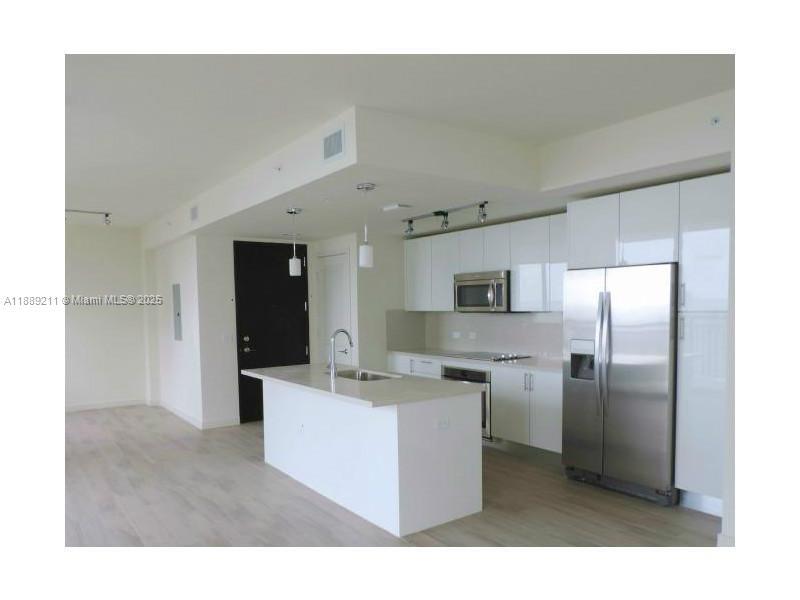 Foto principal - 999 SW 1st Ave