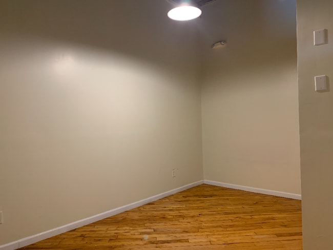 Building Photo - 1417 Kemper St