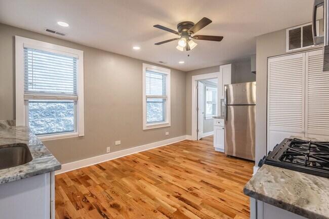 Foto del edificio - 955 W 18th St