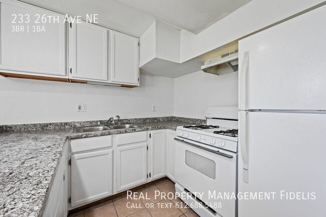 Building Photo - 233 26th Ave NE
