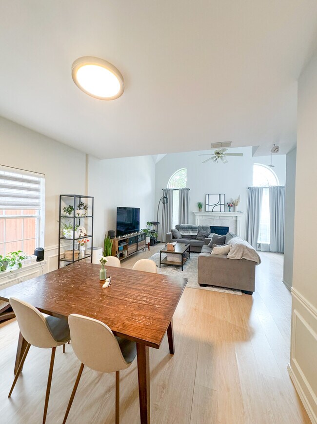 Foto del edificio - 2223 Meadowstone Dr