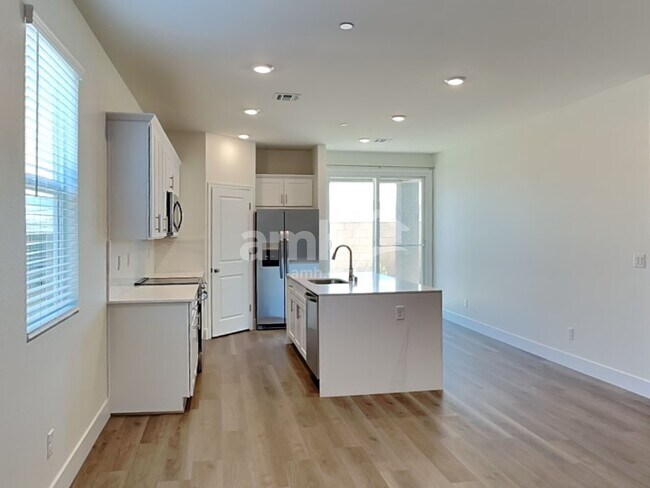 Foto del edificio - 846 English Primrose St