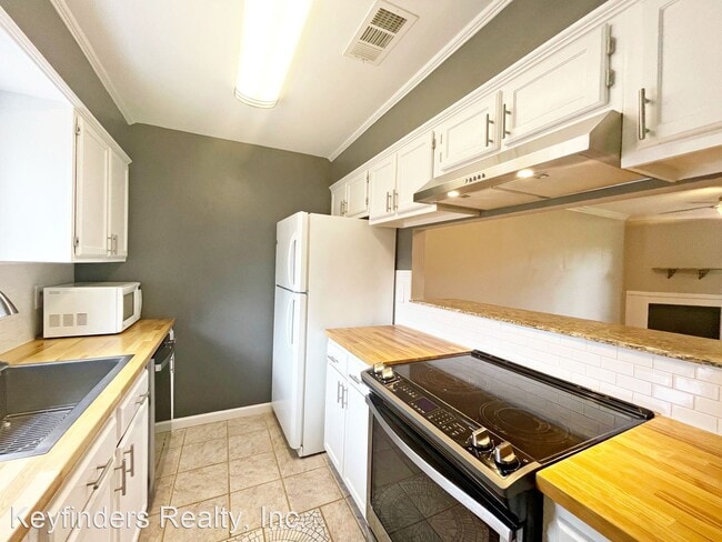 Building Photo - 2 br, 2.5 bath House - 4406 Stumberg Lane