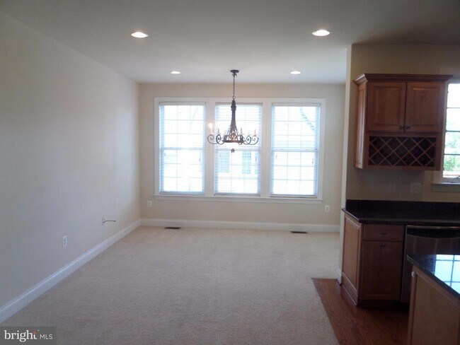 Building Photo - 47574 Royal Burnham Terrace